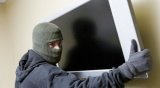 Мужчина пытался украсть телевизор из зала ожидания вокзала