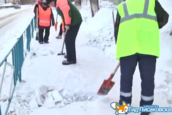 Жители Лисаковска недовольны плохой уборкой снега