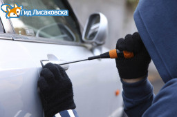 Полицейские задержали подростка, угнавшего автомобиль Полицейские задержали подростка, угнавшего автомобиль