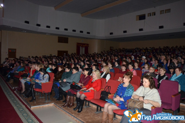 В Лисаковске прошёл праздничный концерт в честь 8 Марта