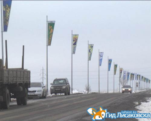 На въезде в Лисаковск устанавливают уличное освещение на солнечной энергии