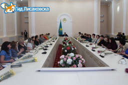 Аким Лисаковска поздравил женщин с 8 Марта Аким Лисаковска поздравил женщин с 8 Марта
