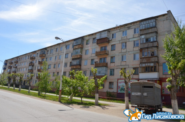 В Лисаковске приступили к покраске фасадов домов