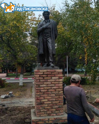 В Лисаковске памятник А.С. Пушкину перенесли на другое место В Лисаковске памятник А.С. Пушкину перенесли на другое место