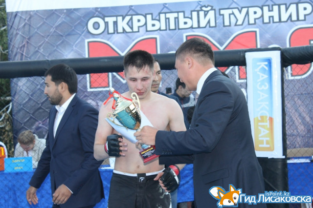 В Лисаковске прошли бои без правил