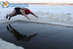 Крещенские купания в Лисаковске: как это было Крещенские купания в Лисаковске: как это было