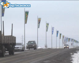 На въезде в Лисаковск устанавливают уличное освещение на солнечной энергии