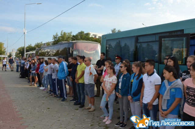 Проводы команды лисаковских спортсменов на летнюю областную спартакиаду «Тын-Целина-2017»